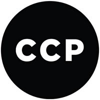 วงกลมสีดำที่มีตัวอักษร "CCP" สีขาวอยู่ด้านใน