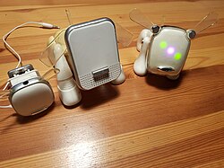 ภาพถ่ายแสดงของเล่น iDog รุ่นต่างๆ