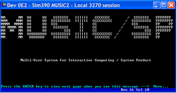 หน้าต่างเทอร์มินัลแสดงข้อความสีขาวบนพื้นหลังสีดำ โลโก้แบบ ASCII อ่านว่า MUSIC/SP และมีคำบรรยายด้านล่างว่า ระบบผู้ใช้หลายคนสำหรับการประมวลผลแบบโต้ตอบ / ผลิตภัณฑ์ระบบ