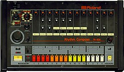 Cevin Key ใช้ Roland TR-808 บ่อยครั้ง และมันเป็นส่วนสำคัญในชุดอุปกรณ์ Skinny Puppy ดั้งเดิมของเขา