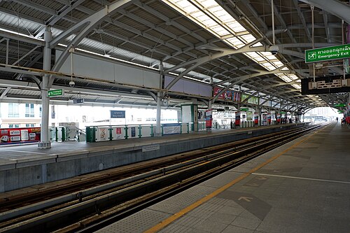 สถานีรถไฟฟ้า BTS บางจัก
