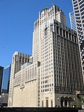 ด้านหน้าอาคาร Civic Opera ที่หันเข้าแม่น้ำ