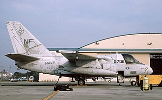 เครื่องบินขับไล่ S-3B Viking ของฝูงบิน VS-21 ที่ฐานทัพอากาศนาวิกโยธินอัตสึกิ ในเดือนพฤศจิกายน ปี 1994