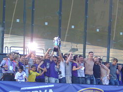 นักเตะมาริบอร์ฉลองแชมป์ลีกสมัยที่ 9 (29 พฤษภาคม 2011 หลังจบเกมรอบสุดท้ายกับดอมซาเล)