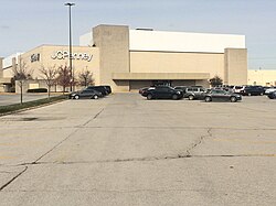 ภาพภายนอกของห้างสรรพสินค้า JCPenney ที่ศูนย์การค้า Castleton Square