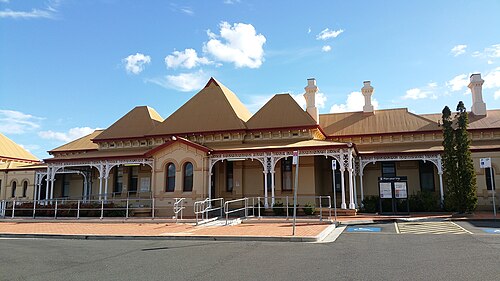 สถานีรถไฟอาร์มิเดล
