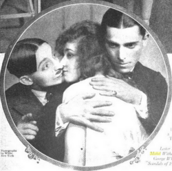 เลสเตอร์ อัลเลน, เมเบล วิธี และจอร์จ ไวท์ กอดกัน ในภาพจากภาพยนตร์เรื่อง Scandals of 1919