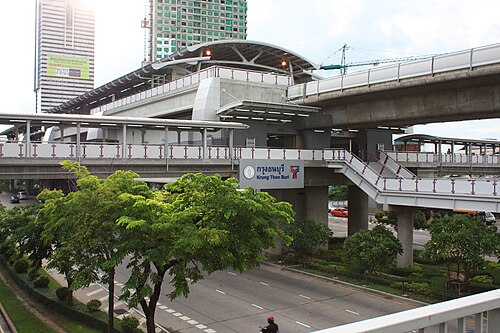 สถานีรถไฟฟ้าบีทีเอส กรุงธนบุรี