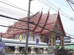 ผู้หญิงในชุดดำแห่งวัดเสเมี่ยนนารี