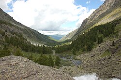 U-shaped valley