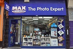 หน้าร้าน max spielmann ในดาร์ลิงตัน