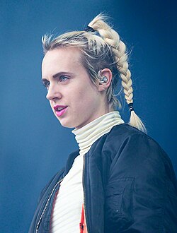ภาพเหมือนของ MØ ในปี 2016
