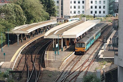 สถานีรถไฟคาร์ดิฟฟ์ควีนสตรีท