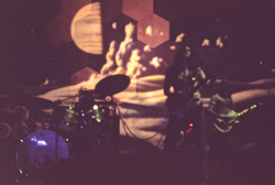 วง Hawkwind แสดงที่เมืองเซนต์หลุยส์ สหรัฐอเมริกา ในปี 1974