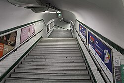 บันไดที่สถานี