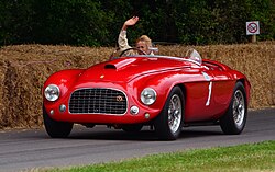 คนขับสุภาพสตรีและเฟอร์รารี 166 Barchetta