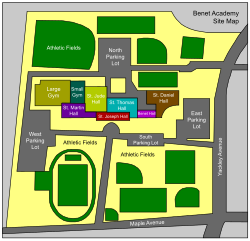 โรงเรียนเบเน็ต อะคาเดมี ตั้งอยู่มุมตะวันตกเฉียงเหนือของถนนเมเปิลและถนนแยคลีย์ ในเมืองลิสล์ รัฐอิลลินอยส์ อาคารประกอบด้วยห้องโถงหลายห้อง ล้อมรอบด้วยสนามกีฬาและลานจอดรถ ทางด้านตะวันตกสุดเป็นโรงยิมขนาดใหญ่ และถัดจากโรงยิมขนาดใหญ่ไปทางตะวันออกคือโรงยิมขนาดเล็ก ทางใต้ของโรงยิมขนาดเล็กคือห้องโถงเซนต์มาร์ติน และทางตะวันออกของโรงยิมขนาดเล็กคือห้องโถงเซนต์จูด ทางตะวันออกเฉียงใต้ของห้องโถงเซนต์จูดคือห้องโถงเซนต์โจเซฟ และทางตะวันออกของห้องโถงเซนต์จูดคือห้องโถงเซนต์โทมัส ทางตะวันออกของห้องโถงเซนต์โจเซฟคือห้องโถงเบเน็ต และทางตะวันออกของห้องโถงเบเน็ตคือห้องโถงเซนต์แดเนียล ห้องโถงเซนต์แดเนียลอยู่ทางด้านตะวันออกสุดของอาคาร