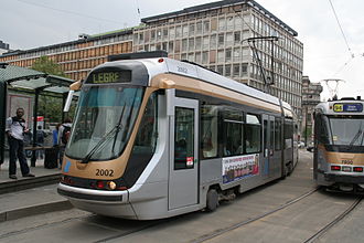 รถราง Bombardier T2000 ที่ป้ายรถราง Louise/Louize