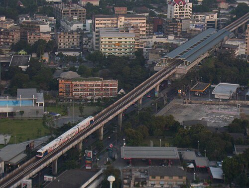 สถานีรถไฟฟ้า BTS ทองหล่อ