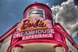 ร้านค้าสีชมพูที่ตั้งชื่อตามแบรนด์ Barbie The Dreamhouse Experience