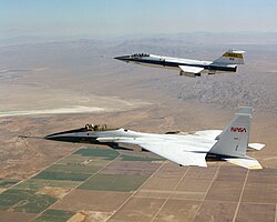 การก่อตัวของเครื่องบินรบ NASA F-104 และ F-15