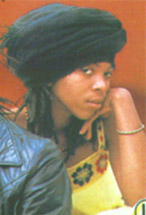 ภาพของโจนส์บนปกหลังของอัลบั้ม Red ของ Black Uhuru ในปี 1981