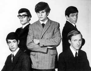 วง The Box Tops ในปี 1967 (เรียงตามเข็มนาฬิกาจากซ้าย): บิล คันนิงแฮม, แดนนี่ สมิธ, อเล็กซ์ ชิลตัน, แกรี่ ทัลลีย์, จอห์น อีแวนส์
