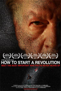 โปสเตอร์ภาพยนตร์ที่แสดงภาพใบหน้าของจีน ชาร์ปแบบซูมใกล้ๆ พร้อมชื่อเรื่อง "How to Start a Revolution" และรายชื่อรางวัลที่เขาได้รับ