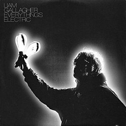 ภาพปกอัลบั้ม "Everything's Electric": เลียม แกลลาเกอร์ มองขึ้นไปข้างบนขณะถือมาราคัสคู่หนึ่งในมือขวา ชื่อของเขา "Liam Gallagher" และชื่อเพลง "Everything's Electric" พิมพ์อยู่ที่มุมบนซ้าย